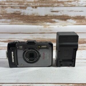 Olympus TG‑1 Tough Waterproof Camera 4x Zoom w/ Battery & Charger Used